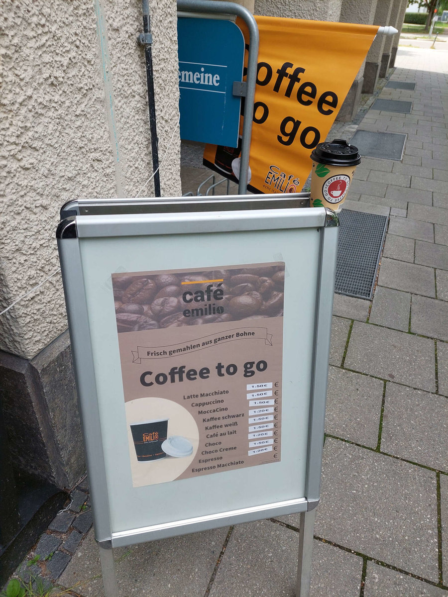 Coffee to go im Schreibwarengeschäft Aurora in Augsburg